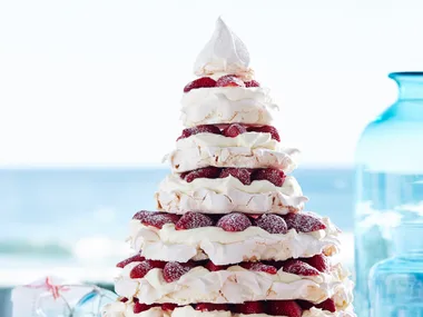 Julie Goodwin’s meringue christmas tree
