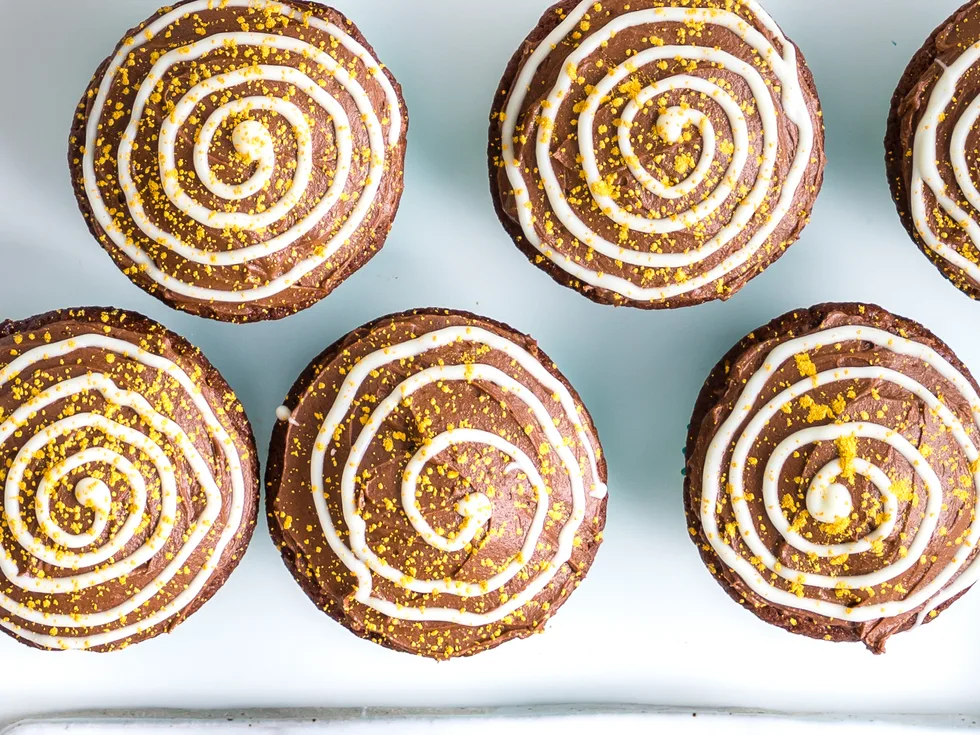 Gold sparkle cupcakes