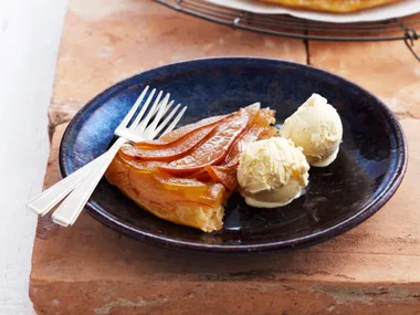 Apple tart with caramel icecream