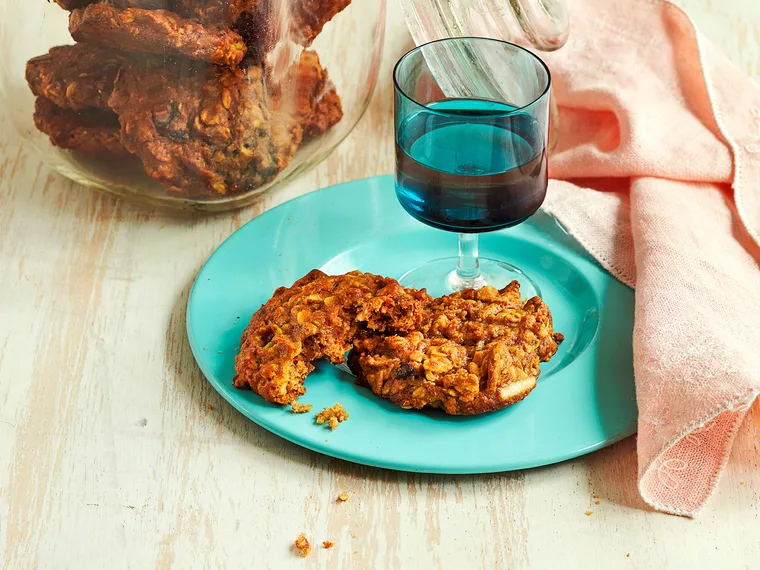 Apricot muesli cookies