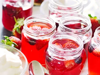 Berry juice jellies