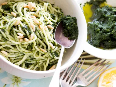 Kale, lemon & garlic purée with pasta