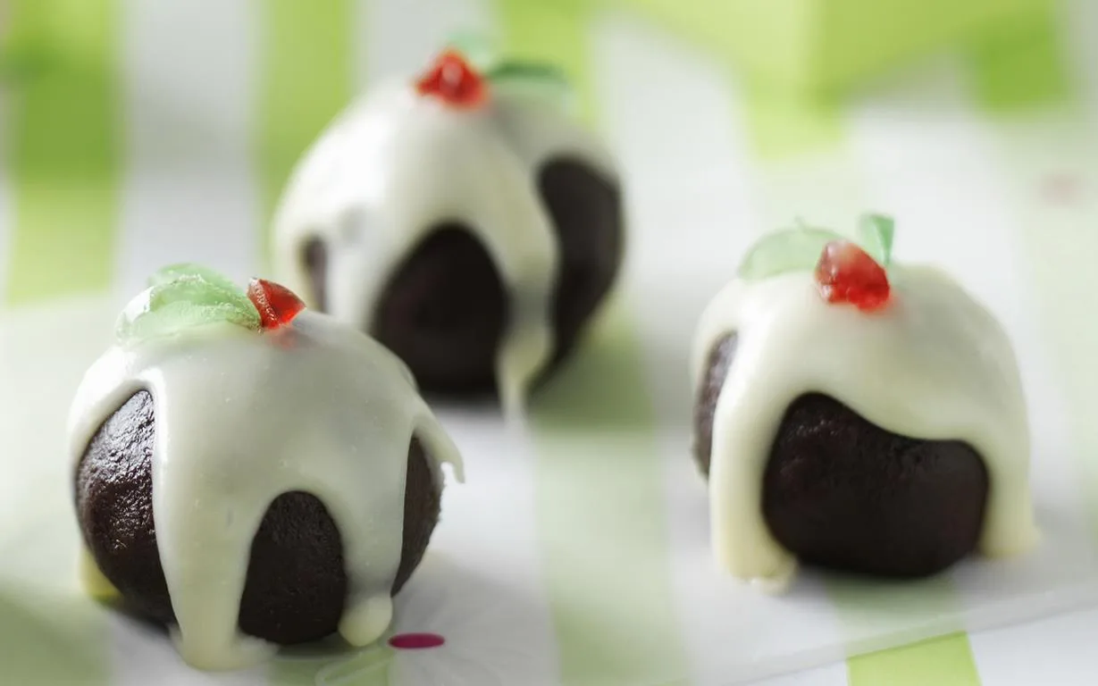 Little chocolate Christmas puddings