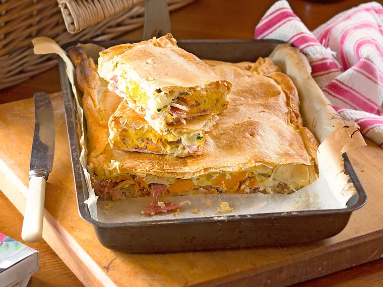 Bacon & egg pie