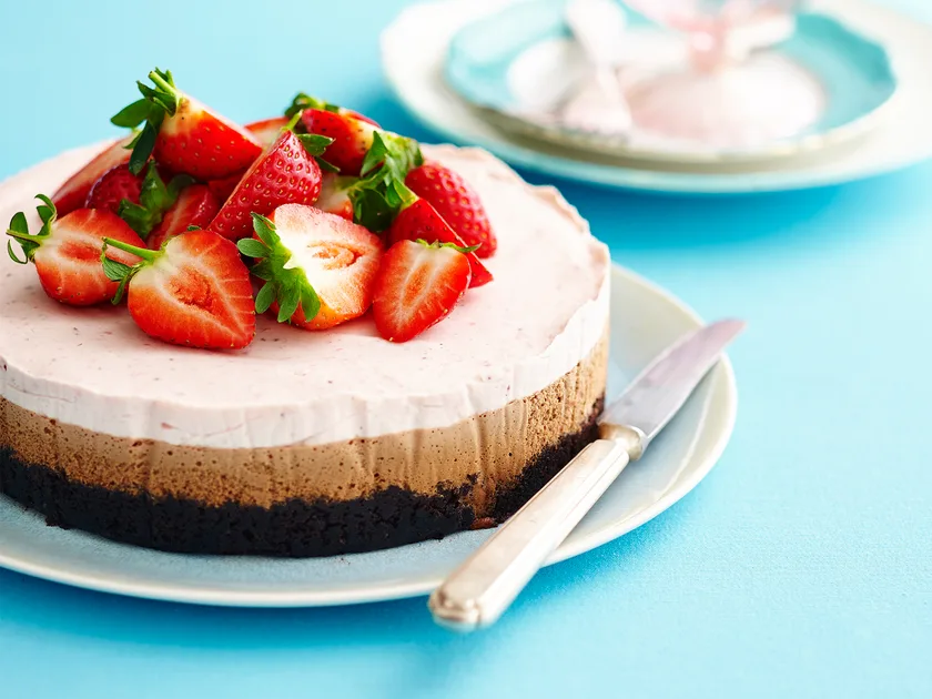 Strawberry & milk chocolate mousse cake