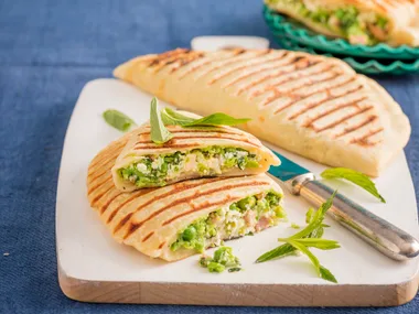 Pea and bacon pizza pockets