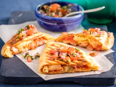 Ham, cheese and pineapple pizza pockets