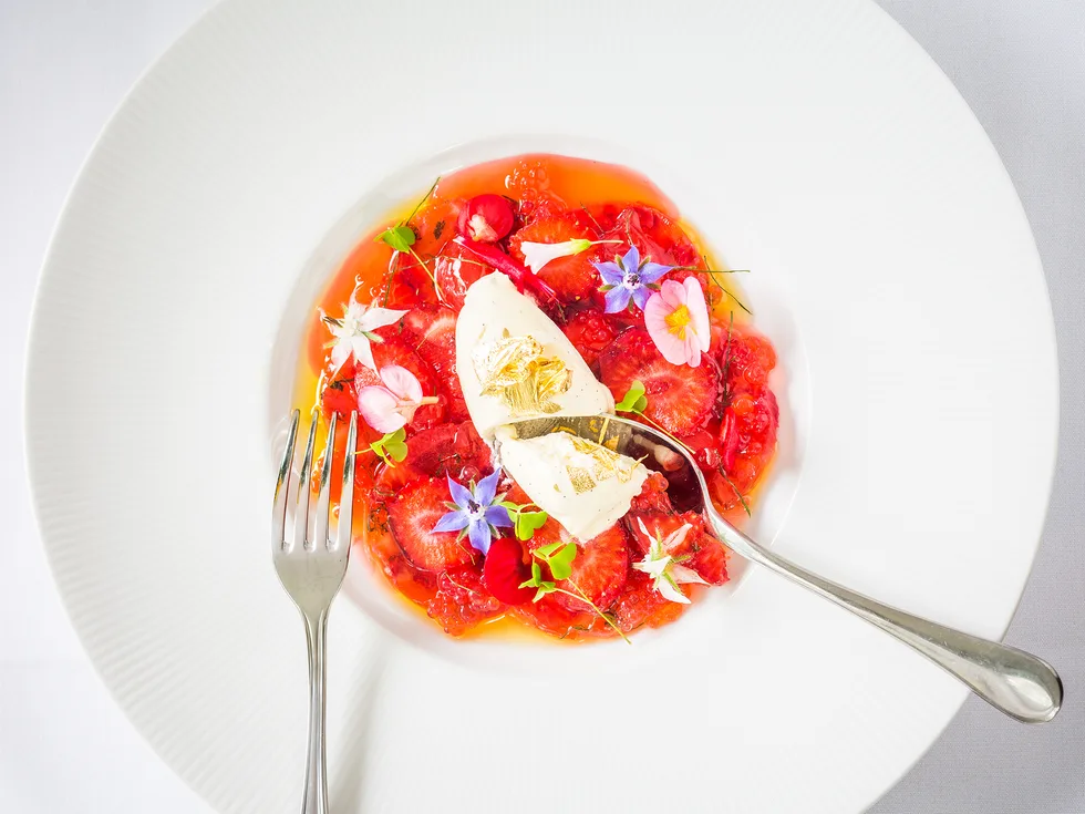 Strawberry carpaccio with mascarpone & mint