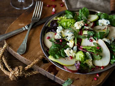 Pear, beet leaves, pomegranate & blue cheese salad