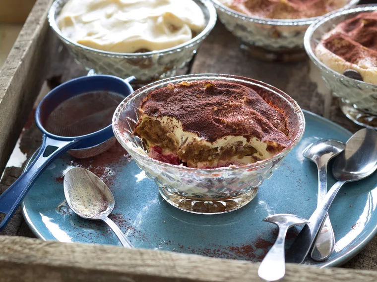 Easy berry tiramisu