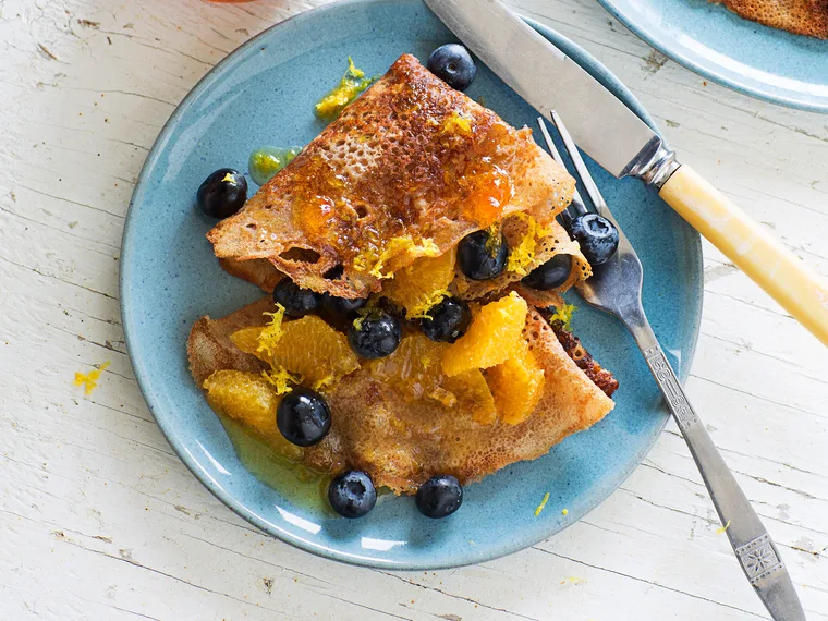 Buckwheat cr&ecirc;pes with orange honey syrup