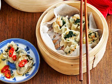 Steamed prawn and spinach dumplings