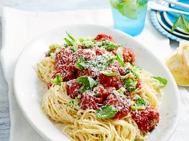 Spaghetti with beef and chia meatballs