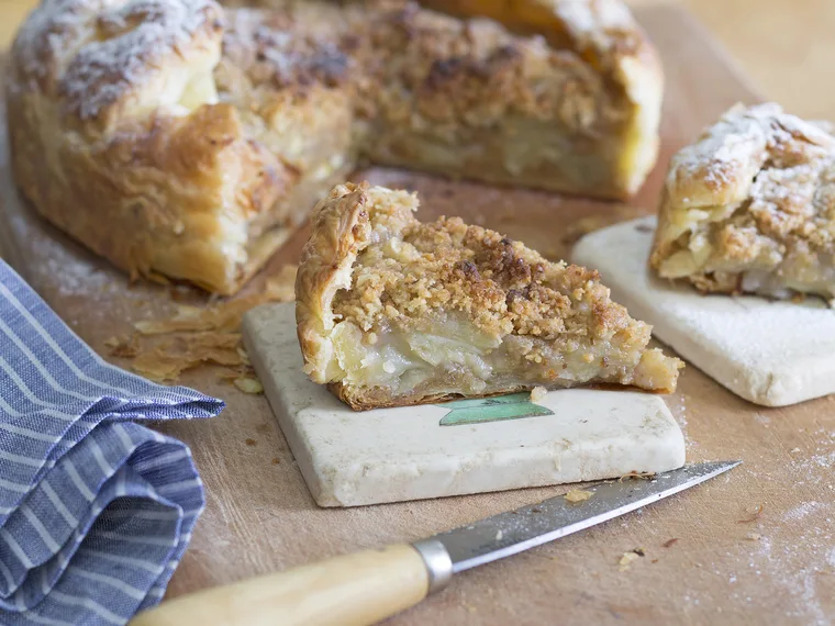 Apple and cheddar pie