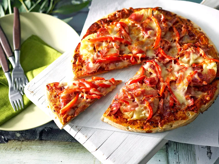 Ham and pineapple pizza