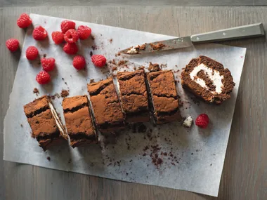 Mocha dessert roll