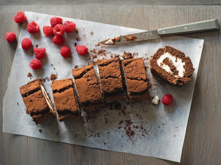 Mocha dessert roll