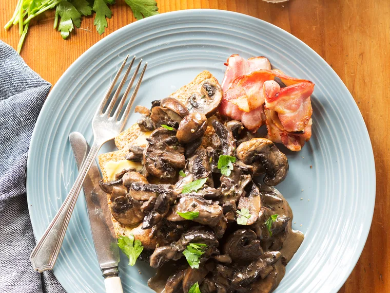 Mushrooms with pepper sauce