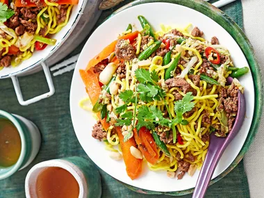 Chow mein noodles