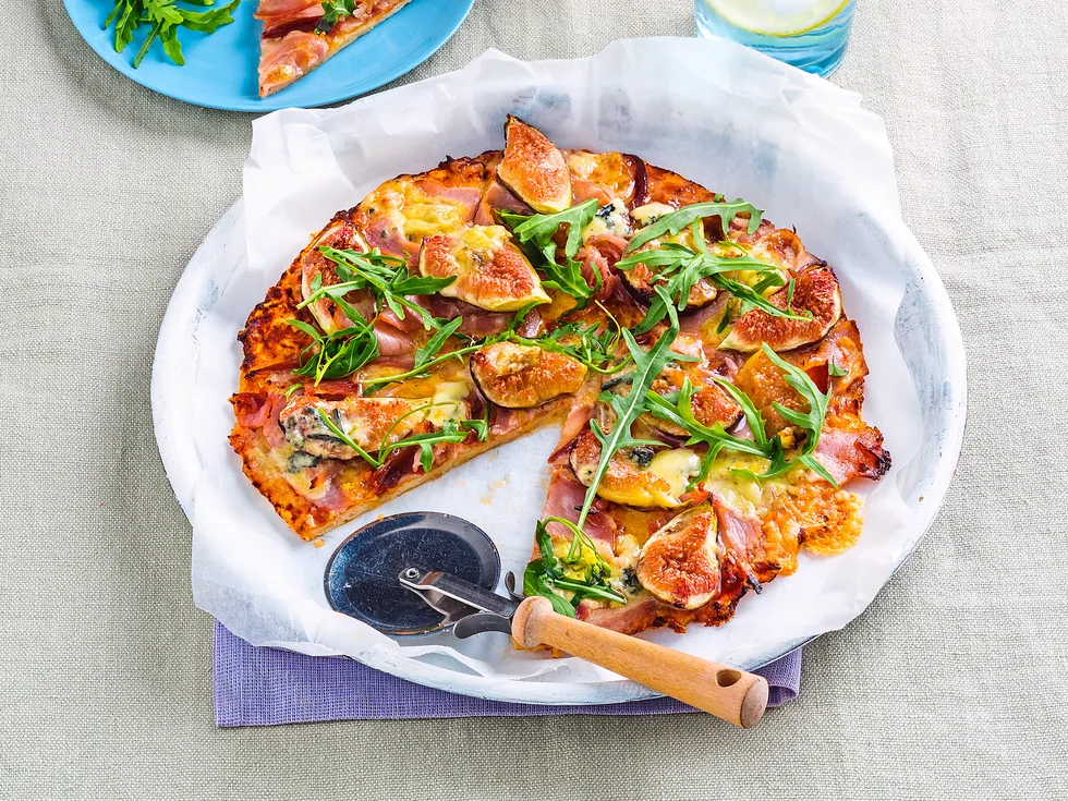 Fig and pancetta pizza with gorgonzola