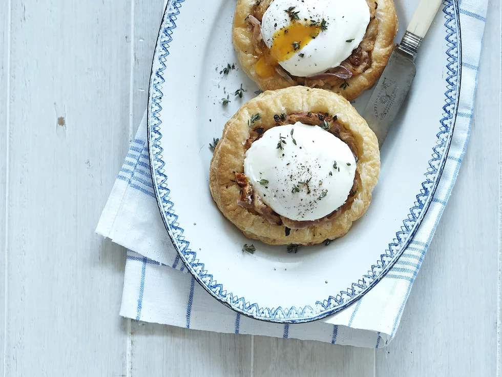 Onion tart with poached egg