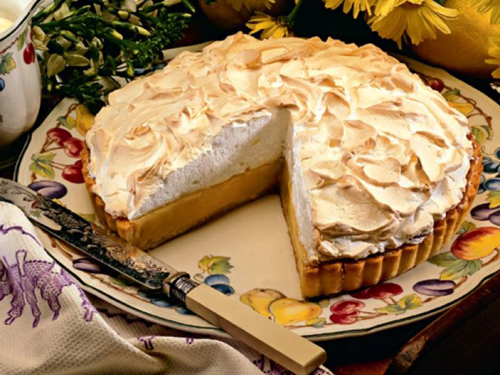 Women’s Weekly Vintage Edition: Lemon meringue pie