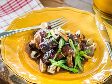 Fricassée of chicken and mushrooms