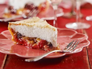 Rhubarb berry meringue pie