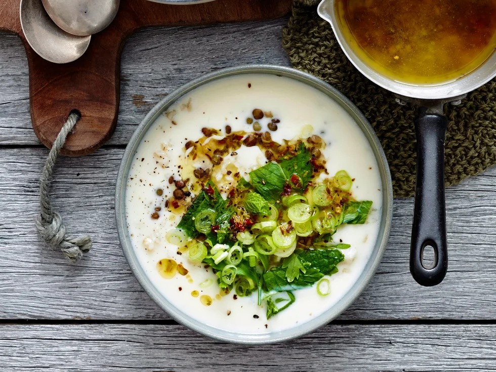 Lemon-yoghurt soup with lentils, brown rice and herbs