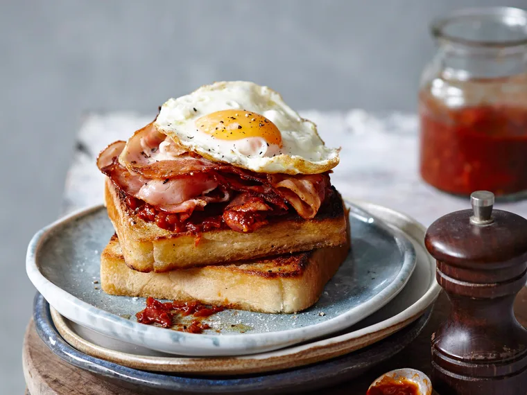 Perfect bacon and egg sandwich