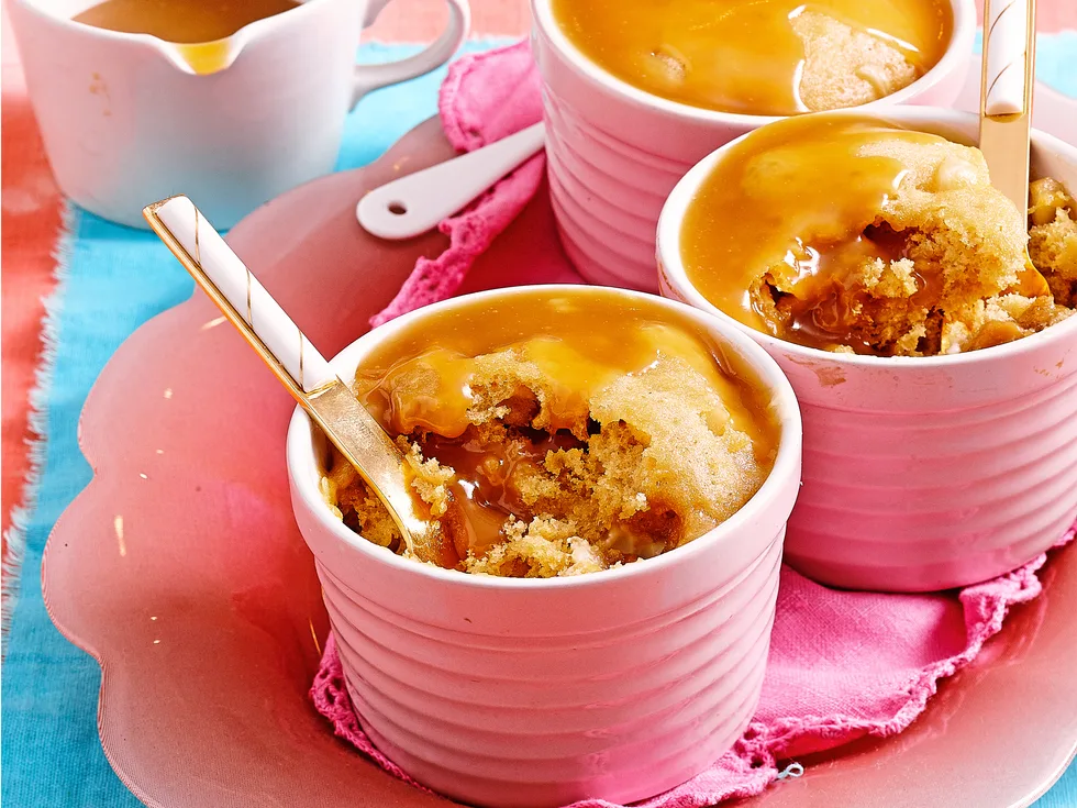 White chocolate caramel puddings