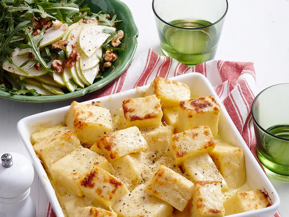 Baked semolina with rocket salad
