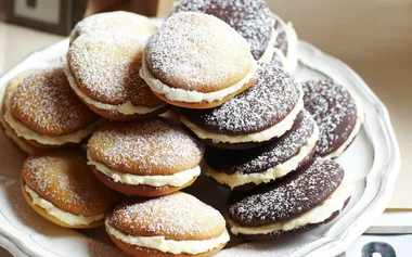 Making cinnamon oysters