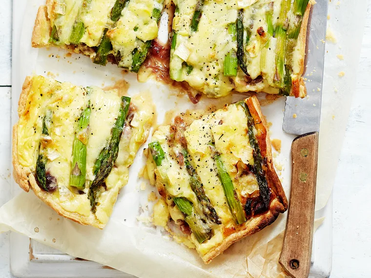 Cheesy asparagus quiche