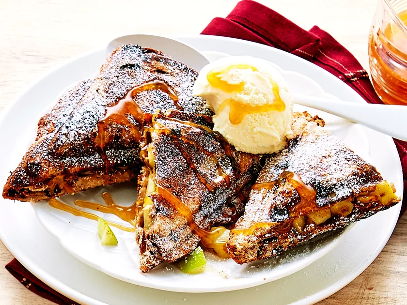 Apple pie jaffles with caramel topping