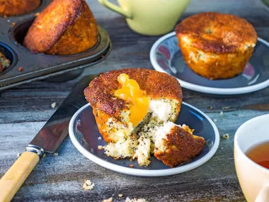 Little lemon and poppyseed cakes
