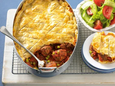 Bolognaise meatball pie