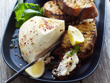 How to make homemade ricotta and cottage cheese