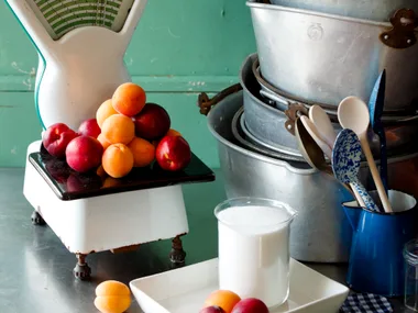 How to make jams, preserves and chutneys