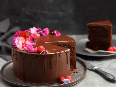 How to decorate Karla’s Chocolate Drizzle Cake