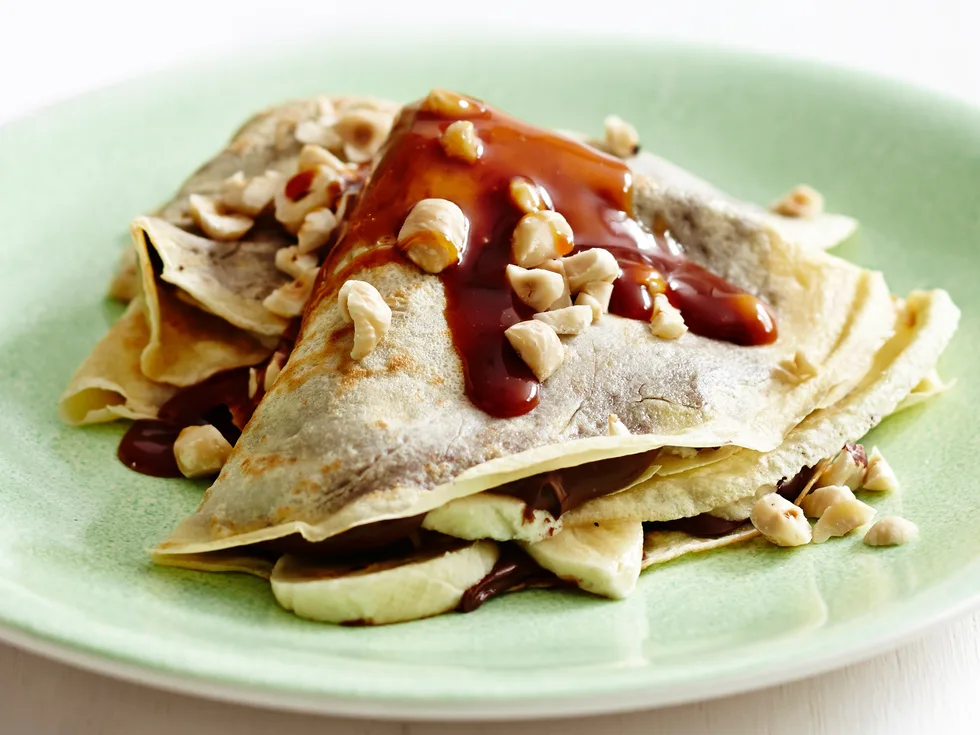 Nutella crêpes with banana and hazelnuts