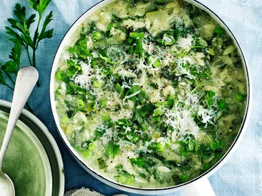 Green minestrone with kale and lemon