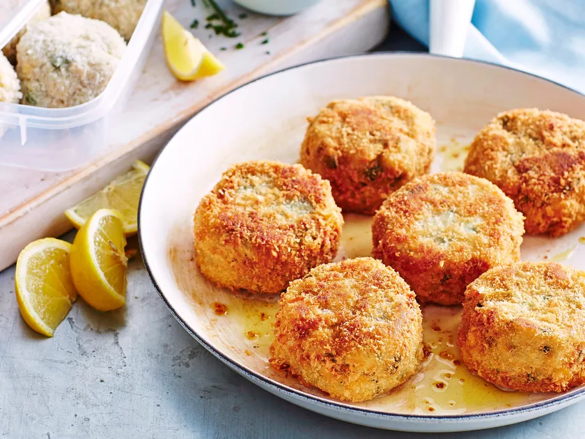Crispy fish cakes with mustard mayo