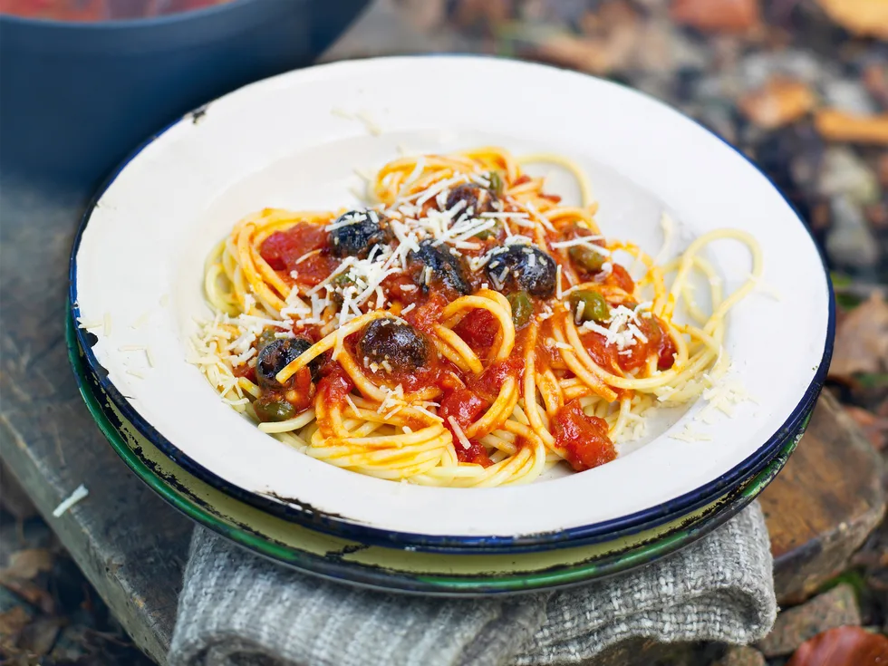Traditional spaghetti alla puttanesca