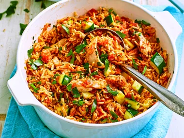 Easy one-pot rice and chicken with zucchini