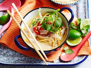 Chicken and lemongrass soup with noodles