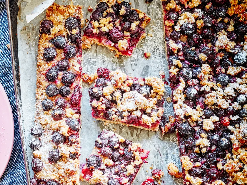 Crisp blueberry oat slice