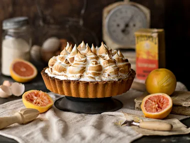 Grapefruit meringue pie