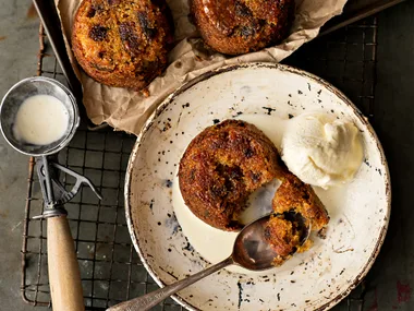 Little caramel, date and nut puddings