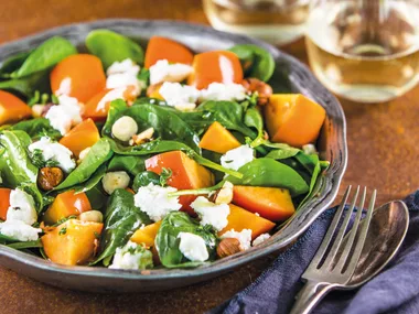 Spinach, persimmon, goat’s cheese and hazelnut salad